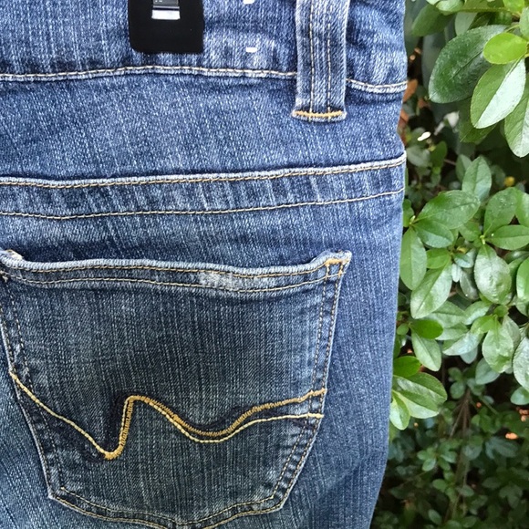 Lee One True Fit Lower on the Waist Denim Blue Jean Bermuda Shorts Capris 7/8 M - Picture 9 of 16